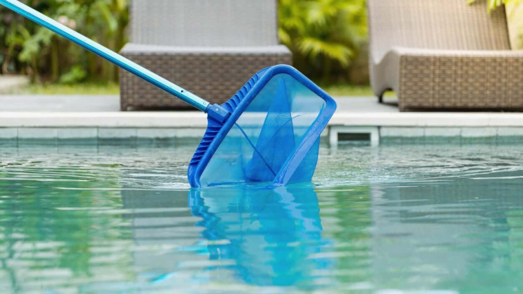 Pool cleaning service